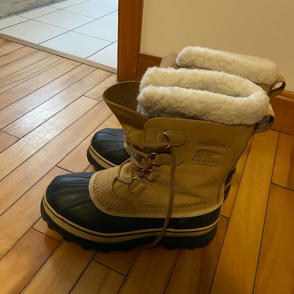 Women’s Sorel Caribou Boots, Size 7.5. Great condition! great for winter!